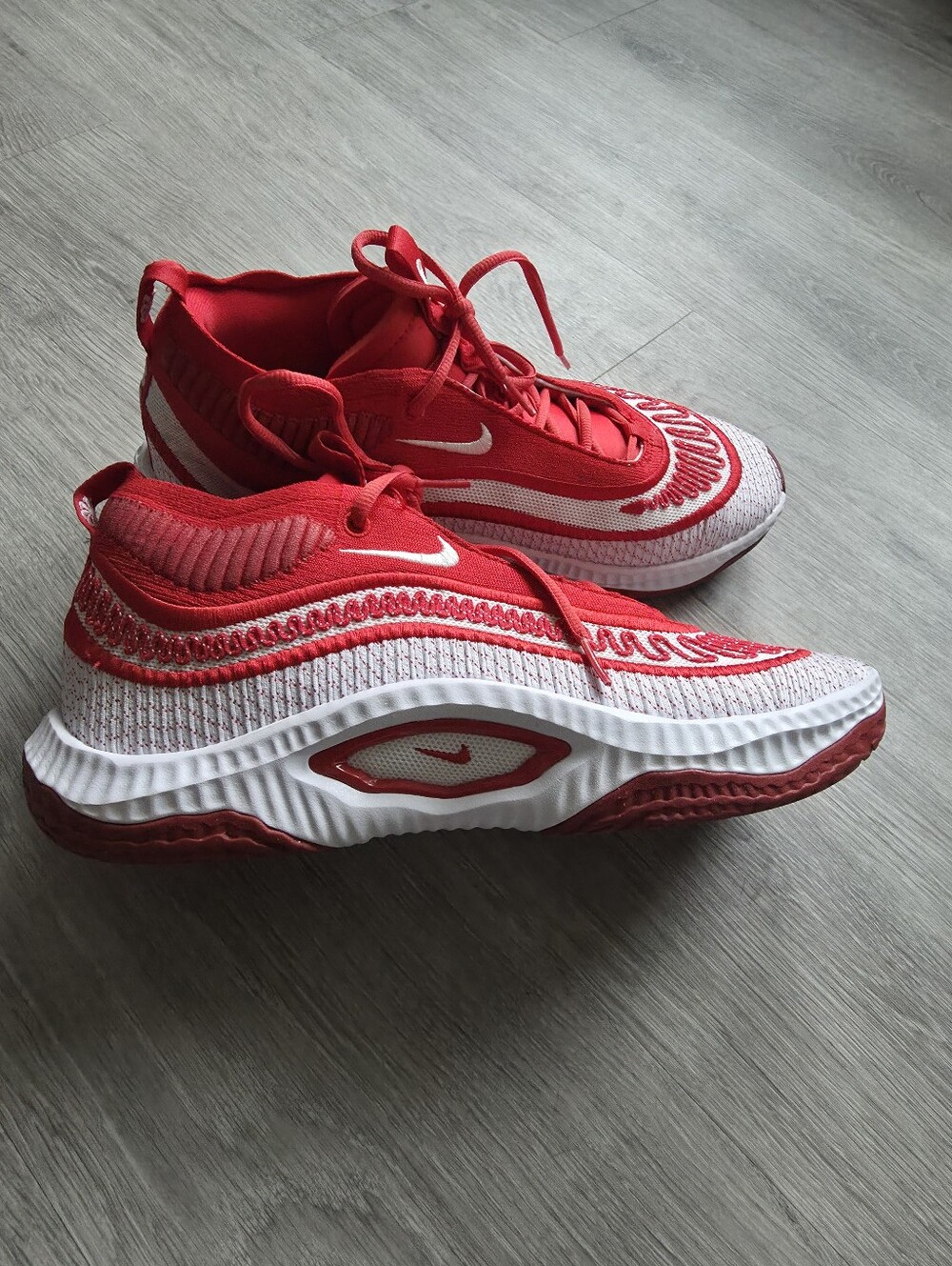 Nike Cosmic Unity  University Red Basketball Shoes Size 11 DZ2906-600 Nwob